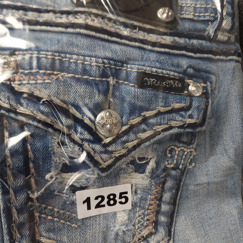 Miss Me JE5866P Cuffed Capri Jeans Women 28 Light Wash Distressed Blue Denim - Picture 12 of 12